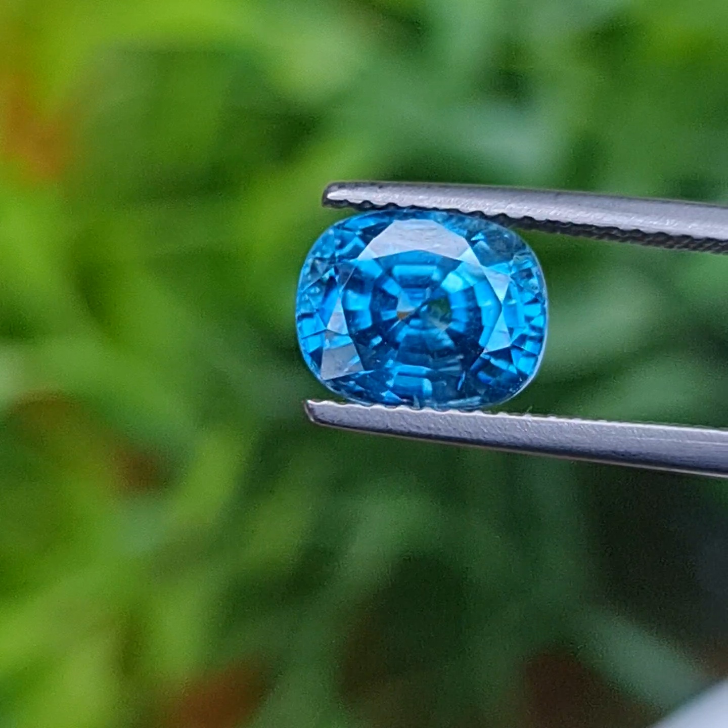 พลอย เพทาย (Zircon) 3.66 กะรัต (Cts.) พลอยแท้ อัญมณีมงคลประจําวันเกิด เครื่องประดับพลอย