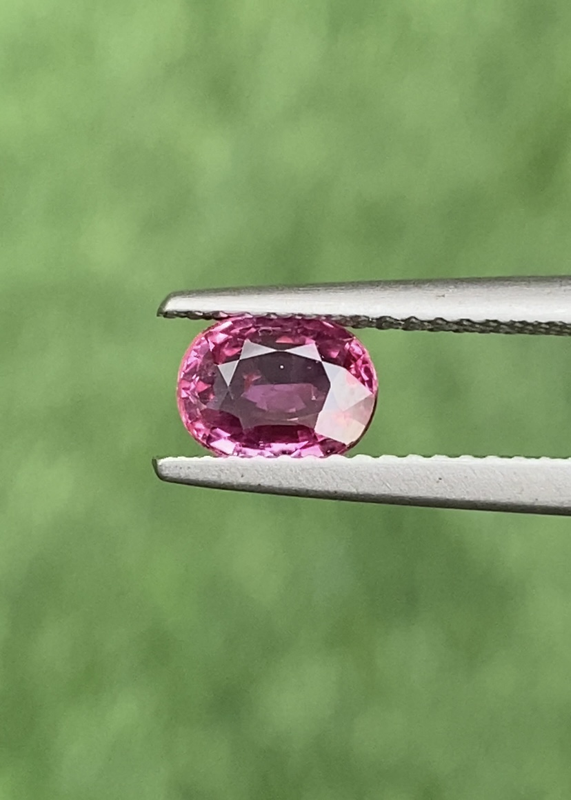พลอย ชมพู พิ้ง แซฟไฟร์ Pink Sapphire ดิบ/ Unheated 1.02 กะรัต (Cts.) พลอยแท้ อัญมณีมงคลประจําวันเกิด เครื่องประดับพลอย