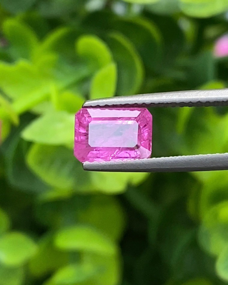 พลอย ชมพู พิ้ง แซฟไฟร์ Pink Sapphire 1.49 กะรัต (Cts.) พลอยแท้ อัญมณีมงคลประจําวันเกิด เครื่องประดับพลอย