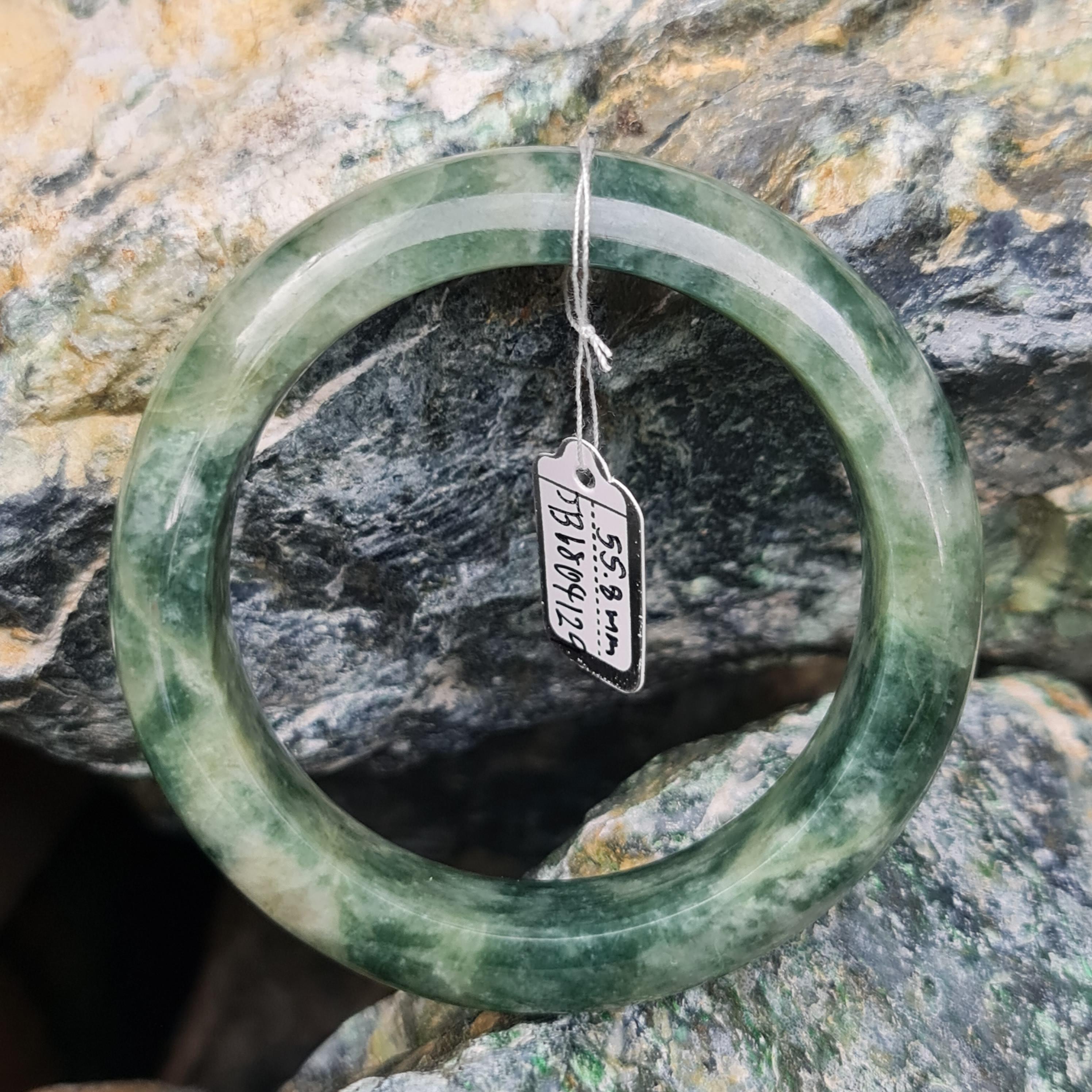 JB6804129 หยก พม่า แท้ Jade กำไลหยก 55.8 มม. (Jadeite bracelet) พม่า (Myanmar)