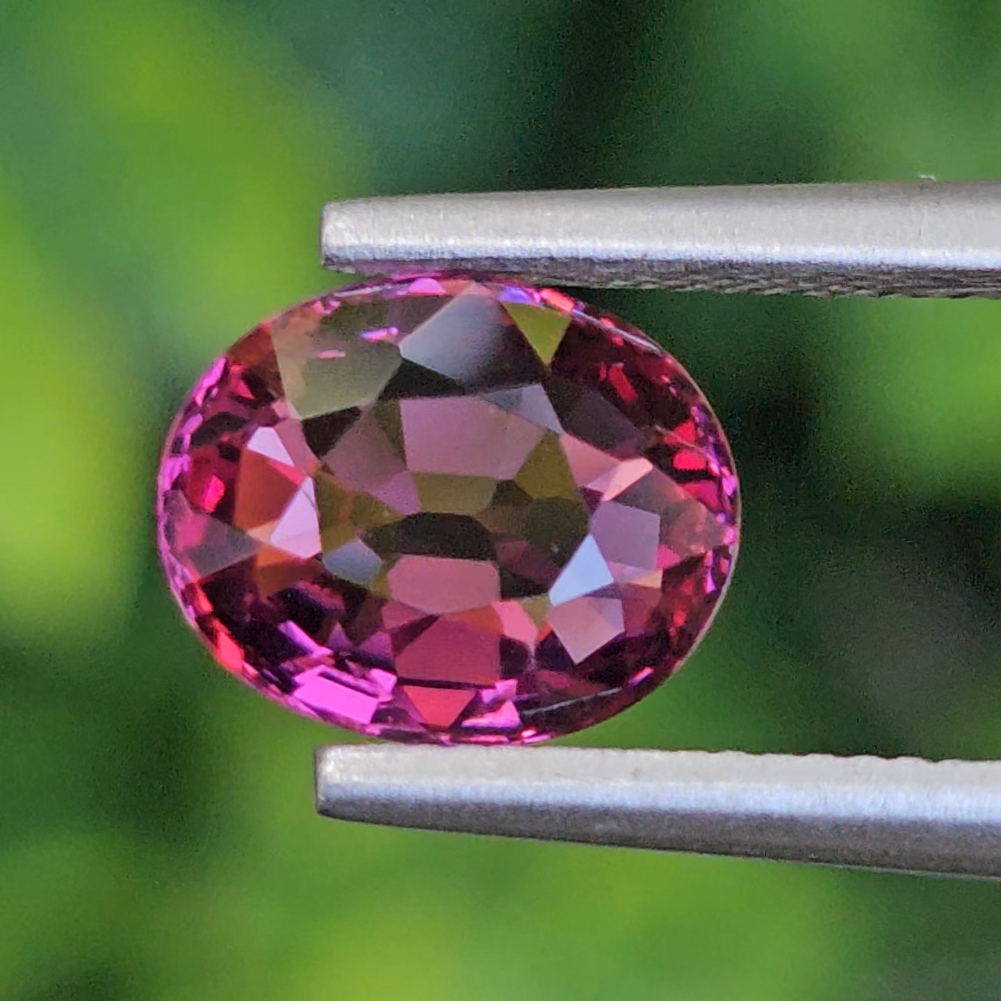 พลอย อุมบาไลต์ การ์เน็ต Umbalite Garnet 1.56 กะรัต (Cts.) ดิบ Unheated ลอยแท้ อัญมณีมงคลประจําวันเกิด เครื่องประดับพลอย