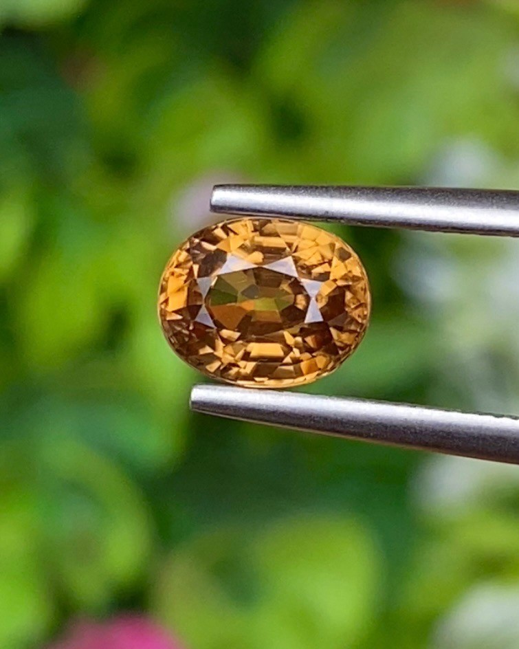 พลอย เพทาย (Zircon) 1.80 กะรัต (Cts.) พลอยแท้ อัญมณีมงคลประจําวันเกิด เครื่องประดับพลอย