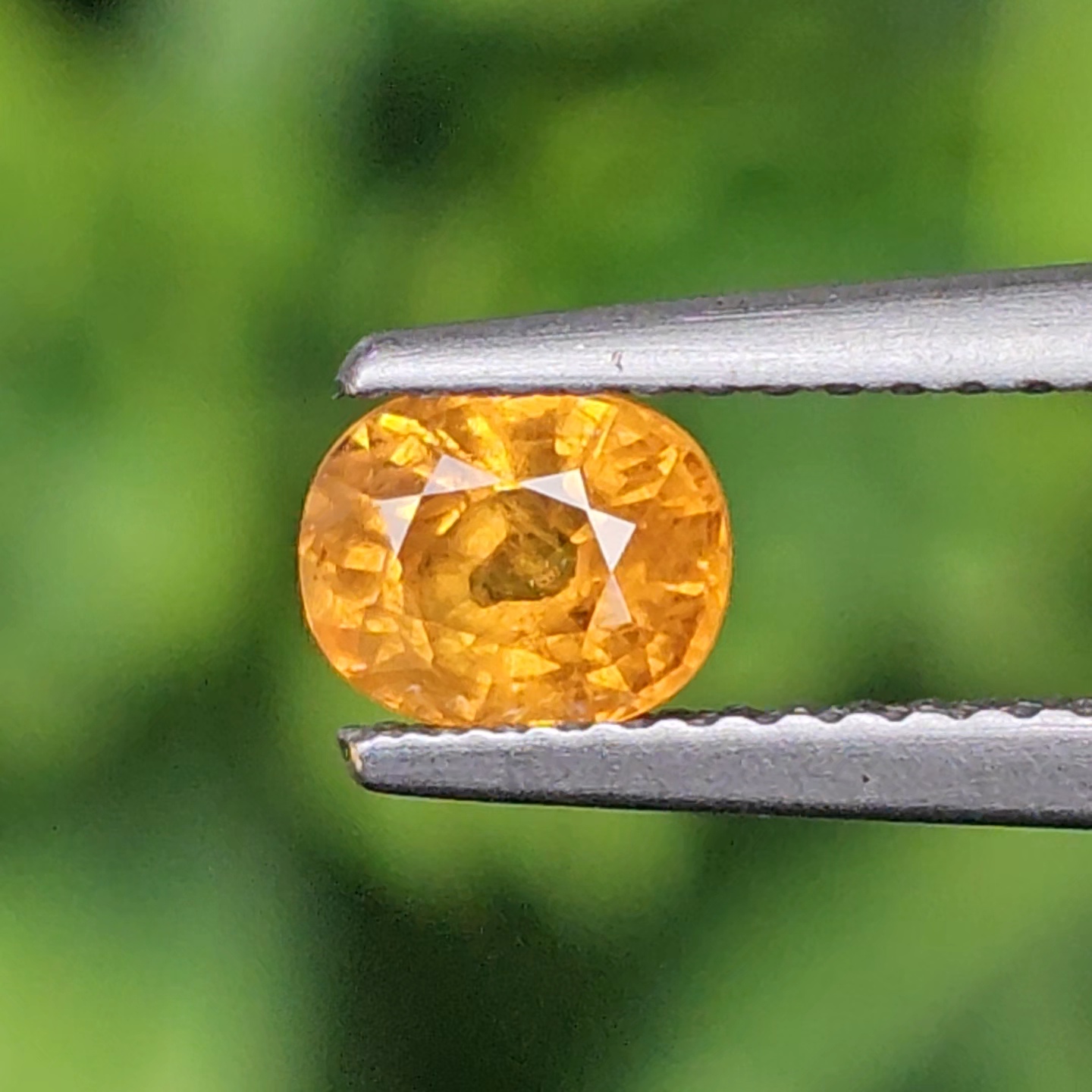 พลอย บุษราคัม yellow sapphire 0.82 กะรัต (Cts.) พลอยแท้ อัญมณีมงคลประจําวันเกิด เครื่องประดับพลอย