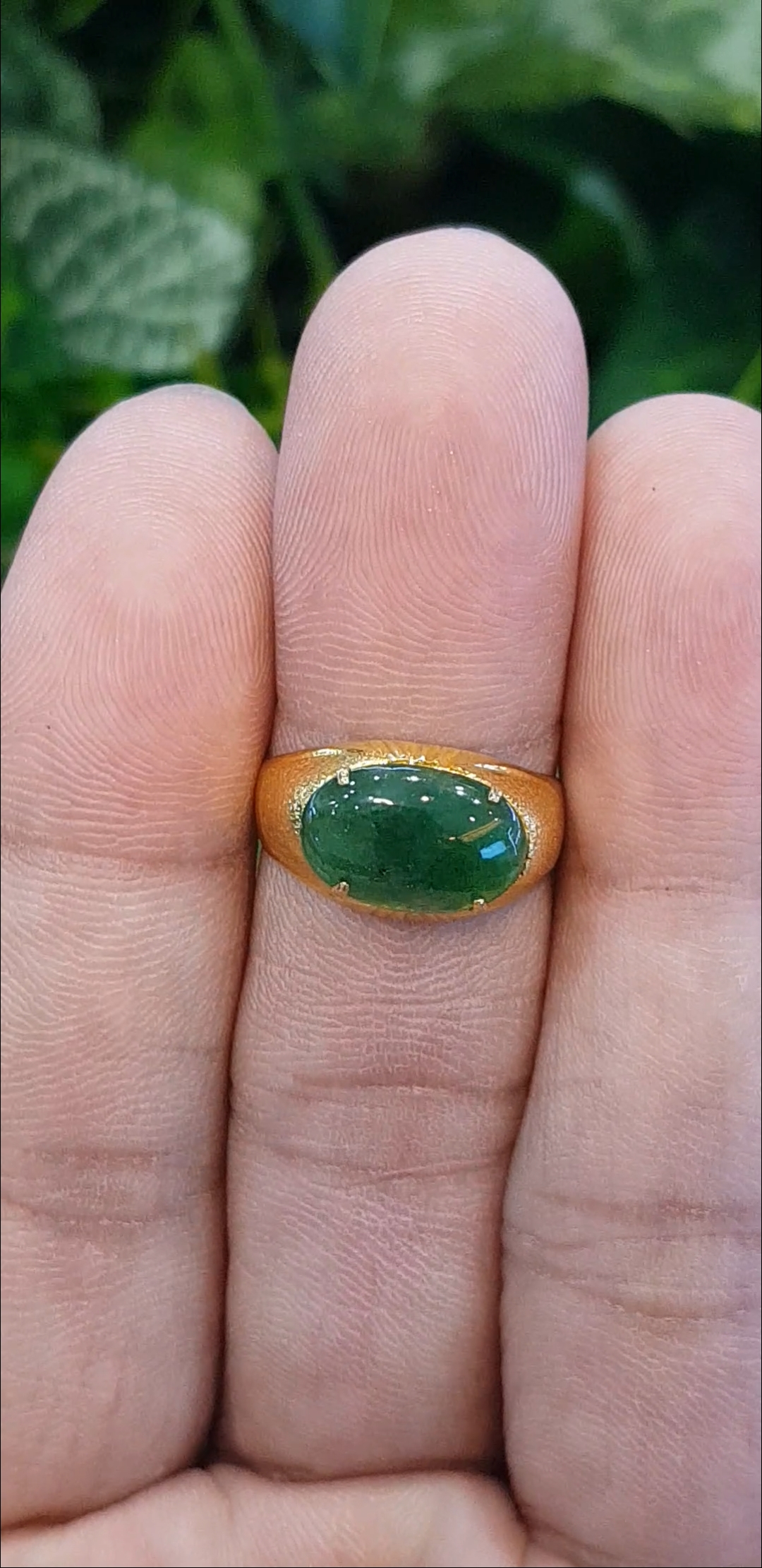 หยก พม่า แท้ Jade แหวนหยก 翡翠戒指 (Jadeite ring) 1.56 กะรัต (Cts.) Size 54 ดิบ ไม่ผ่านการปรับปรุง (Type A) พม่า (Myanmar)