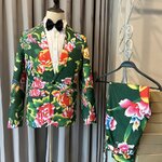 เช่า ชุดสูทแฟนซี ลายดอกไม้ สีเขียว ทรงคลาสสิก