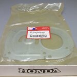 แผ่นรองฝาครอบเครื่องด้านซ้าย คลิก110/แอร์เบรด(คาบู)