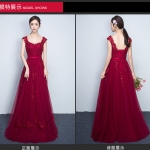 Pre-order ชุดราตรียาว ผ้าตาข่าย แขนกุด แต่งลูกไม้ สีแดง ปักดิ้นด้วยเพชร มุก สวย สง่า เรียบหรู