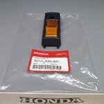 ทับทิมสะท้อนแสงบังโคลนหน้าด้านขวา ดรีมC100(คุรุ)