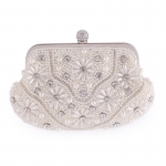 Pre-order กระเป๋าออกงาน Evening Clutch ทรงเปลือกหอย สีขาว แต่งมุกทั้งใบ จุกเปิดหัวเพชรหรู มาพร้อมสายสะพายสั้น/ยาว
