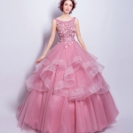 Pre-order ชุดแฟนซี ชุดเจ้าสาว ชุดราตรียาว สีชมพู แขนกุด แต่งผ้าลูกไม้ ประด้บด้วยดอกไม้สามมิติ กระโปรงเป็นชั้น พองสวย สไตล์เจ้าหญิง เชือกผูกหลัง