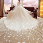 ชุดแต่งงาน ไหล่ปาด หางยาว เชือกผูกหลัง