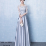 ชุดราตรียาวแขนยาวสีเทาแต่งลูกไม้ช่วงบนกระโปรงผ้าซาติน (เชือกผูกหลัง)