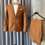 เช่า ชุดสูทชาย สีน้ำตาล คาราเมล รุ่นคลาสสิค (ไม่มีเสื้อกั๊ก)