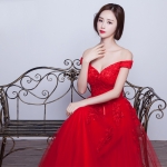 Pre-order ชุดราตรียาว สีแดง ไหล่ปาด ผ้าลูกไม้ กระโปรงตาข่าย