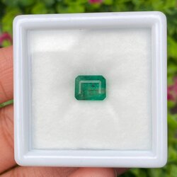 พลอย มรกต Natural Emerald แซมเบีย 2.40 กะรัต (Cts.) พลอยแท้ อัญมณีมงคลประจําวันเกิด เครื่องประดับพลอย