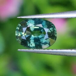 พลอย เขียวส่อง Green Sapphire 1.11 กะรัต (Cts.) พลอยแท้ อัญมณีมงคลประจําวันเกิด เครื่องประดับพลอย