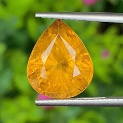 พลอย บุษราคัม Yellow Sapphire 8.04 กะรัต (Cts.) พร้อมใบเซอร์ พลอยแท้ อัญมณีมงคลประจําวันเกิด เครื่องประดับพลอย