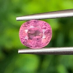 พลอย พัดพารัดชา Padparadscha Sapphire 1.18 กะรัต (Cts.) ดิบ Unheated พร้อมใบเซอร์ พลอยแท้ อัญมณีมงคลประจําวันเกิด เครื่องประดับพลอย