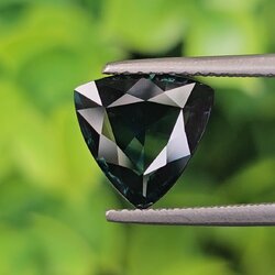 พลอย แซฟไฟร์สีน้ำเงินอมเขียว Teal Sapphire 2.70 กะรัต (Cts.) พลอยแท้ อัญมณีมงคลประจําวันเกิด เครื่องประดับพลอย