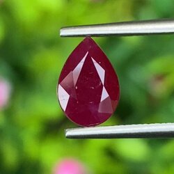 พลอย ทับทิม พม่า (Burmese Ruby Sapphire) *สีพิเศษ แดงเลือดนก (Pigeon Blood Red)* พร้อมใบเซอร์ 1.79 กะรัต พลอยแท้ อัญมณีมงคลประจําวันเกิด เครื่องประดับพลอย