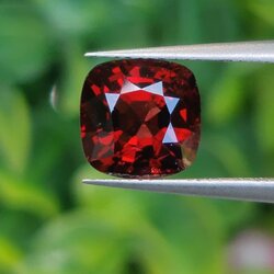 พลอย สปิเนล (Spinel) 2.39 กะรัต (Cts.) ดิบ (Unheated) พลอยแท้ อัญมณีมงคลประจําวันเกิด เครื่องประดับพลอย