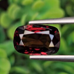 พลอย สปิเนล (Spinel) 2.24 กะรัต (Cts.) ดิบ (Unheated) พลอยแท้ อัญมณีมงคลประจําวันเกิด เครื่องประดับพลอย