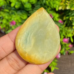 หยกพม่าเจียรนัย (Burmese jade ) 72.39 กะรัต หยกพม่า (jadeite)
