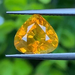พลอย บุษราคัม Yellow Sapphire 4.07 กะรัต (Cts.) พร้อมใบเซอร์ พลอยแท้ อัญมณีมงคลประจําวันเกิด เครื่องประดับพลอย