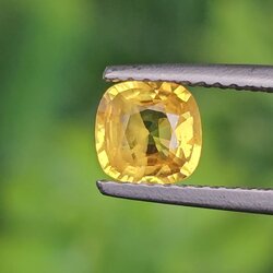 พลอย บุษราคัม yellow sapphire 0.90 กะรัต (Cts.) พลอยแท้ อัญมณีมงคลประจําวันเกิด เครื่องประดับพลอย