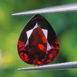 พลอย สปิเนล (Spinel) 1.96 กะรัต (Cts.) ดิบ (Unheated) พลอยแท้ อัญมณีมงคลประจําวันเกิด เครื่องประดับพลอย