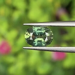 พลอย เขียวส่อง (Green Sapphire) 1.40กะรัต (Cts.) พลอยแท้ อัญมณีมงคลประจําวันเกิด เครื่องประดับพลอย