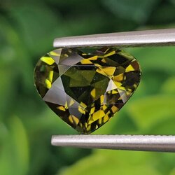 พลอย กรีน ทัวร์มารีน (Green Tourmaline) 2.48 กะรัต (Cts.) อัญมณีมงคลประจําวันเกิด เครื่องประดับพลอย