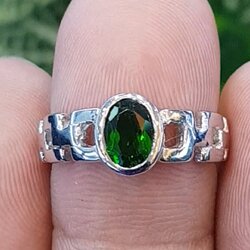 แหวน พลอย กรีนโครม ไดออฟไซด์ Green Chrome Diopside Silver Ring (Size) 53 ตัวเรือนเงิน ชุบทองคำขาว/โรเดียม