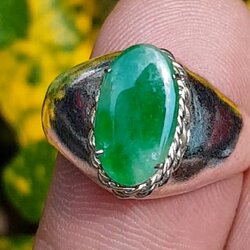 หยก พม่า แท้ Jade แหวนหยก 翡翠戒指 (Jadeite ring) 0.74 กะรัต (Cts.) (Size) 29 ดิบ ไม่ผ่านการปรับปรุง (Type A) พม่า (Myanmar)