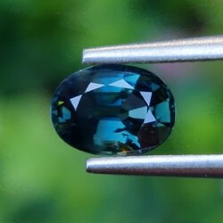 พลอย เขียวส่อง Green Sapphire 1.03 กะรัต (Cts.) ดิบ Unheated พลอยแท้ อัญมณีมงคลประจําวันเกิด เครื่องประดับพลอย