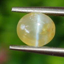 พลอย ตาแมว คริโซเบริล Cat eye Chrysoberyl 1.30 กะรัต (Cts.) พลอยแท้ อัญมณีมงคลประจําวันเกิด เครื่องประดับพลอย