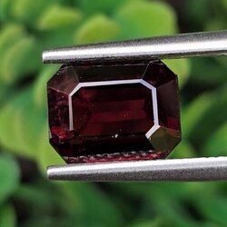 พลอย สปิเนล (Spinel) 2.47 กะรัต (Cts.) ดิบ (Unheated) พลอยแท้ อัญมณีมงคลประจําวันเกิด เครื่องประดับพลอย