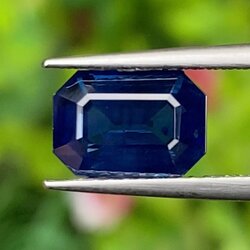 พลอย ไพลิน blue sapphire 2.40 กะรัต (Cts.) พลอยแท้ อัญมณีมงคลประจําวันเกิด เครื่องประดับพลอย