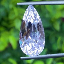 พลอย คุนไซท์ Kunzite 13.18 กะรัต (Cts.) พลอยแท้อัญมณีมงคล ประจําวันเกิด เครื่องประดับพลอย