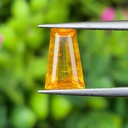 พลอย บุษราคัม yellow sapphire 2.05 กะรัต (Cts.) พลอยแท้ อัญมณีมงคลประจําวันเกิด เครื่องประดับพลอย