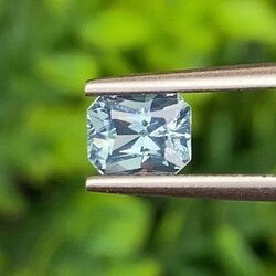 พลอย เพทาย (Zircon) 0.94 กะรัต (Cts.) พลอยแท้ อัญมณีมงคลประจําวันเกิด เครื่องประดับพลอย