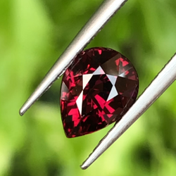 พลอย โรโดไลต์ กาเน็ท Rhodolite Garnet 2.12 กะรัต Cts. พลอยแท้ อัญมณีมงคลประจําวันเกิด เครื่องประดับพลอย