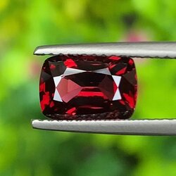 พลอย สปิเนล Spinel 2.04 กะรัต (Cts.) ดิบ Unheated พลอยแท้ อัญมณีมงคลประจําวันเกิด เครื่องประดับพลอย