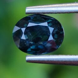 พลอย เขียวส่อง Green Sapphire ดิบ Unheated 1.06 กะรัต (Cts.) พลอยแท้ อัญมณีมงคลประจําวันเกิด เครื่องประดับพลอย