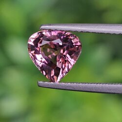 พลอย ชมพู ทัวร์มารีน (Pink Tourmaline) 1.96 กะรัต (Cts.) อัญมณีมงคลประจําวันเกิด เครื่องประดับพลอย
