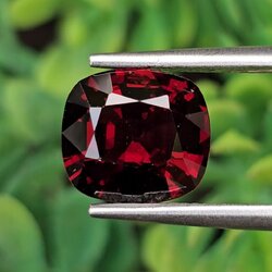 พลอย สปิเนล (Spinel) 2.41 กะรัต (Cts.) ดิบ (Unheated) พลอยแท้ อัญมณีมงคลประจําวันเกิด เครื่องประดับพลอย