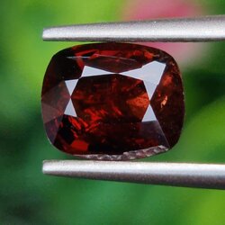 พลอย สปิเนล (Spinel) 1.69 กะรัต (Cts.) ดิบ (Unheated) พลอยแท้ อัญมณีมงคลประจําวันเกิด เครื่องประดับพลอย