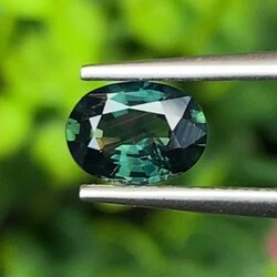 พลอย เขียวส่อง Green Sapphire1.00 กะรัต (Cts.) ดิบ Unheated พลอยแท้ อัญมณีมงคลประจําวันเกิด เครื่องประดับพลอย