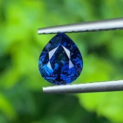 พลอย ไพลิน Blue Sapphire 1.33 กะรัต (Cts.) *สีพิเศษ รอยัลบลู (Royal Blue) พร้อมใบเซอร์ (Gemstone Identification Report) พลอยแท้ อัญมณีมงคลประจําวันเกิด เครื่องประดับพลอย