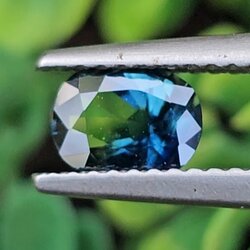 พลอย ไพลิน Greenish Blue Sapphire 0.86 กะรัต (Cts.) ดิบ (Unheated ) พลอยแท้ อัญมณีมงคลประจําวันเกิด เครื่องประดับพลอย